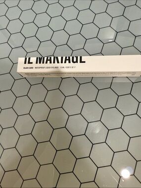 IL MAKIAGE Black Eyeliner in White Packaging